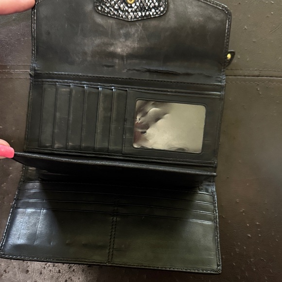 Vintage Coach Black Leather Wallet with Gold Accent - Picture 3 of 3